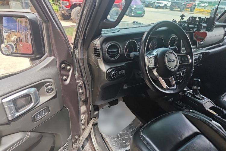 Used Jeep Wrangler 2019 2.0T Sahara Four-Door Version China VI Emission Standard Driver Seat