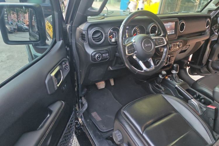 Used Jeep Wrangler 2019 2.0T Sahara Four-Door Version China VI Emission Standard Driver Seat