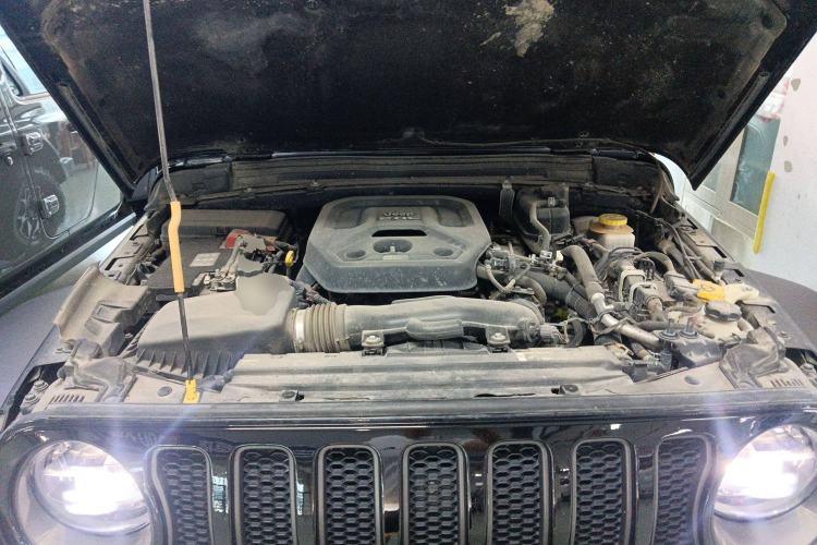 Used Jeep Wrangler 2019 2.0T Rubicon Four-Door Version China VI Emission Standard Engine Bay