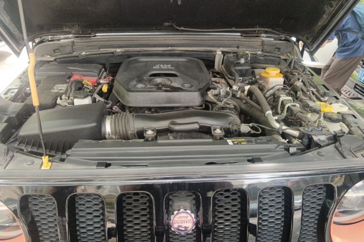 Used Jeep Wrangler 2019 2.0T Sahara 4-Door Version China V Standard Engine Bay