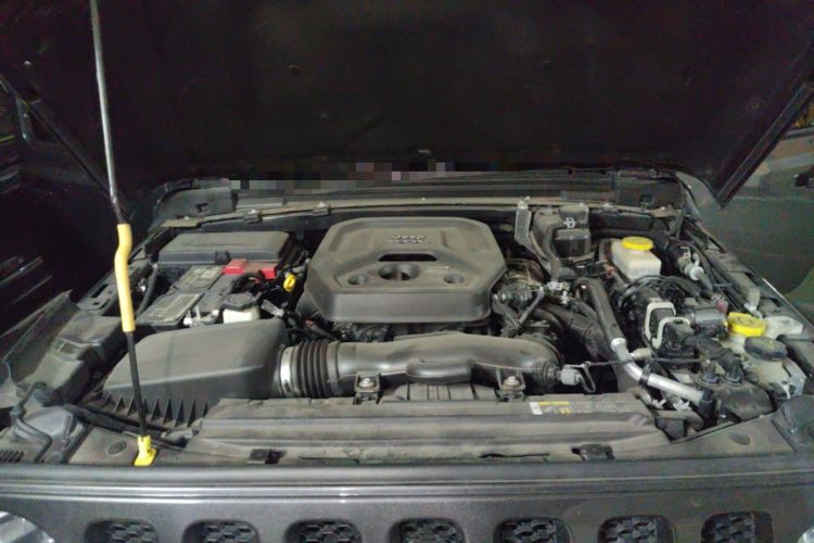 Used Jeep Wrangler 2019 2.0T automatic four-door hardtop parallel imported vehicle Engine Bay