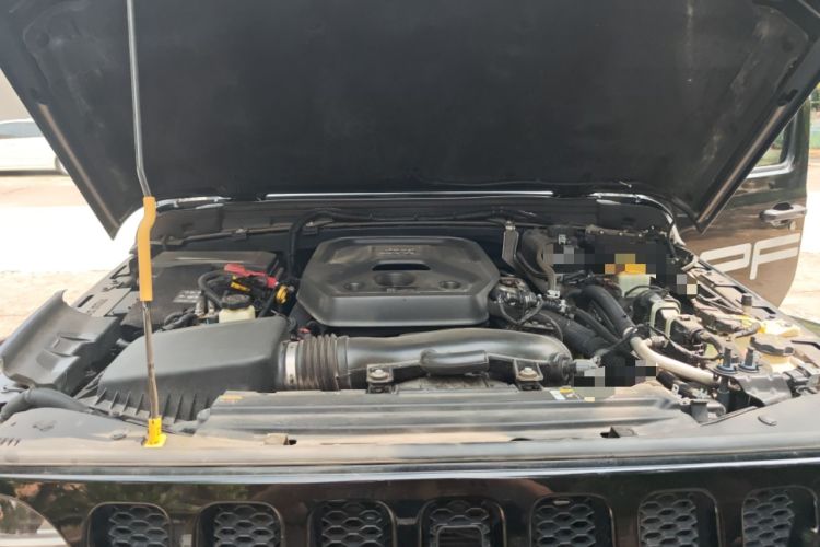 Used Jeep Wrangler 2019 2.0T Sahara Four-Door Version China VI Emission Standard Engine Bay