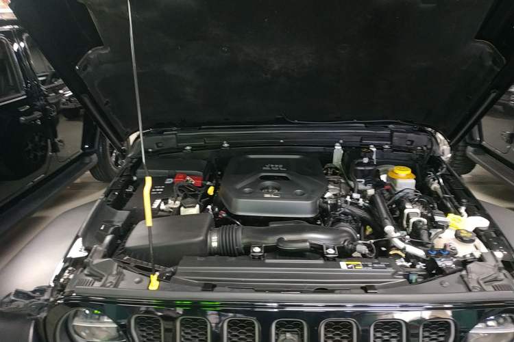 Used Jeep Wrangler 2019 2.0T Rubicon Four-Door Version China VI Emission Standard Engine Bay