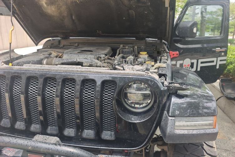 Used Jeep Wrangler 2019 2.0T Sahara 4-Door Version China V Standard Engine Bay Left
