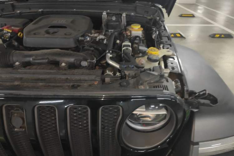 Used Jeep Wrangler 2019 2.0T Rubicon Four-Door Version China VI Emission Standard Engine Bay Left