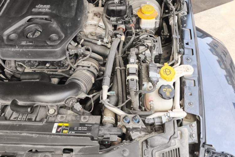 Used Jeep Wrangler 2019 2.0T Sahara Four-Door Version China VI Emission Standard Engine Bay Left