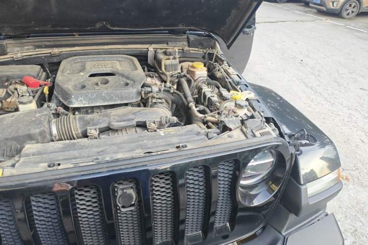 Used Jeep Wrangler 2019 2.0T Sahara Four-Door Version China VI Emission Standard Engine Bay Left