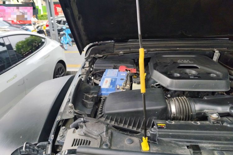 Used Jeep Wrangler 2019 2.0T Sahara Four-Door Version China VI Emission Standard Engine Bay Right