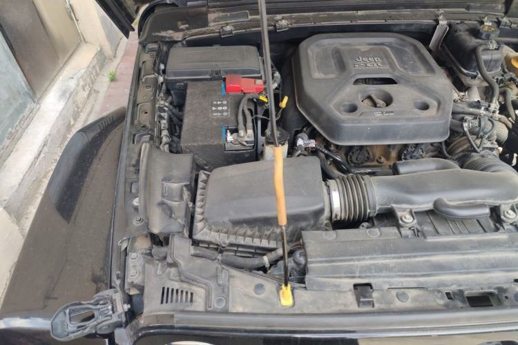 Used Jeep Wrangler 2019 2.0T Sahara Four-Door Version China VI Emission Standard Engine Bay Right