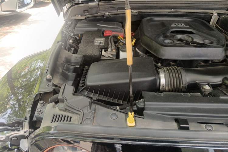Used Jeep Wrangler 2019 2.0T Sahara 4-Door Version China V Standard Engine Bay Right