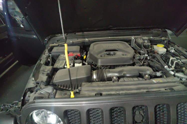 Used Jeep Wrangler 2019 2.0T automatic four-door hardtop parallel imported vehicle Engine Bay Right