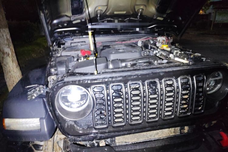 Used Jeep Wrangler 2019 2.0T Rubicon Four-Door Version China V Emission Standard Engine Bay Right
