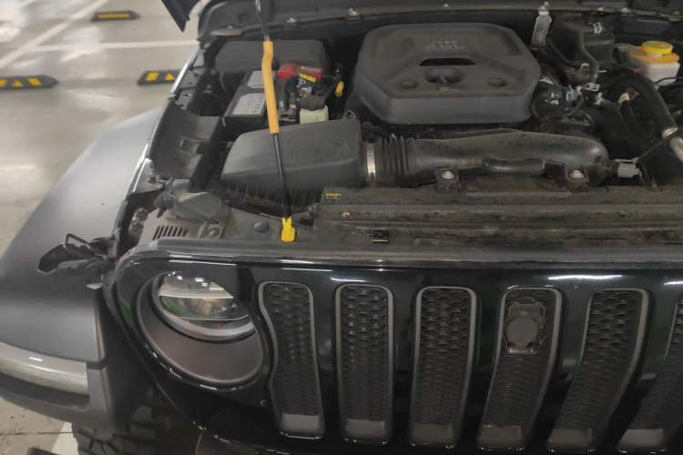 Used Jeep Wrangler 2019 2.0T Rubicon Four-Door Version China VI Emission Standard Engine Bay Right