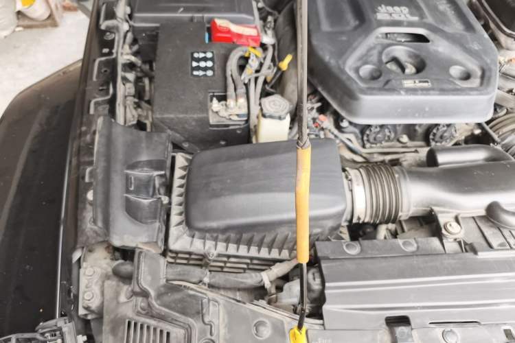 Used Jeep Wrangler 2019 2.0T Sahara Four-Door Version China VI Emission Standard Engine Bay Right