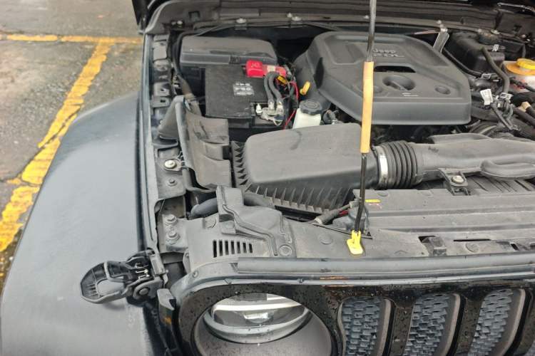 Used Jeep Wrangler 2019 2.0T Rubicon Four-Door Version China VI Emission Standard Engine Bay Right