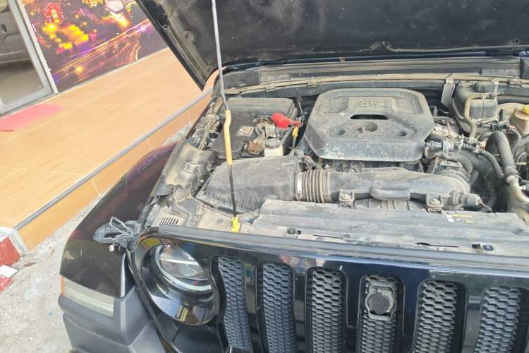 Used Jeep Wrangler 2019 2.0T Sahara Four-Door Version China VI Emission Standard Engine Bay Right