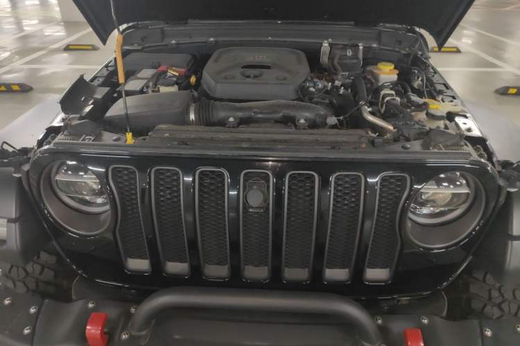 Used Jeep Wrangler 2019 2.0T Rubicon Four-Door Version China VI Emission Standard Engine Bay