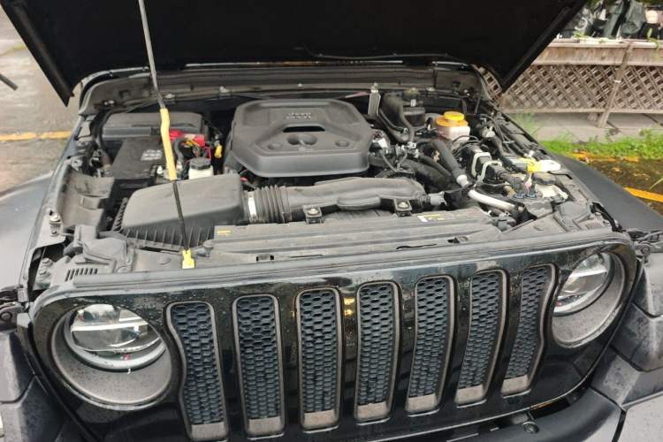 Used Jeep Wrangler 2019 2.0T Rubicon Four-Door Version China VI Emission Standard Engine Bay