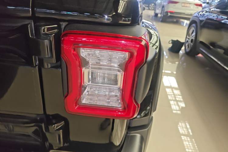 Used Jeep Wrangler 2019 2.0T Sahara Four-Door Version China VI Emission Standard Exterior 3