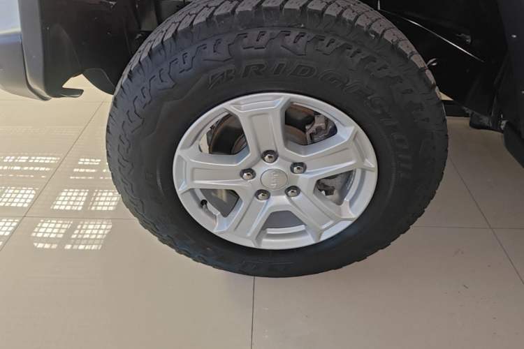 Used Jeep Wrangler 2019 2.0T Sahara Four-Door Version China VI Emission Standard Exterior 4