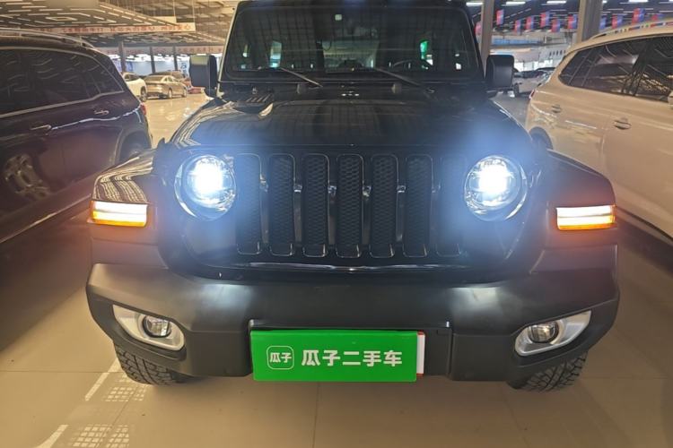 Used Jeep Wrangler 2019 2.0T Sahara Four-Door Version China VI Emission Standard Front