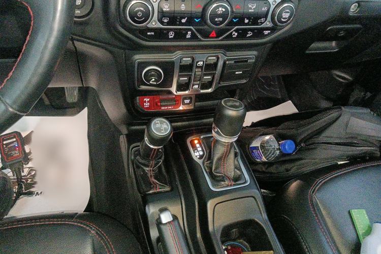 Used Jeep Wrangler 2019 2.0T Rubicon Four-Door Version China VI Emission Standard Gear Lever