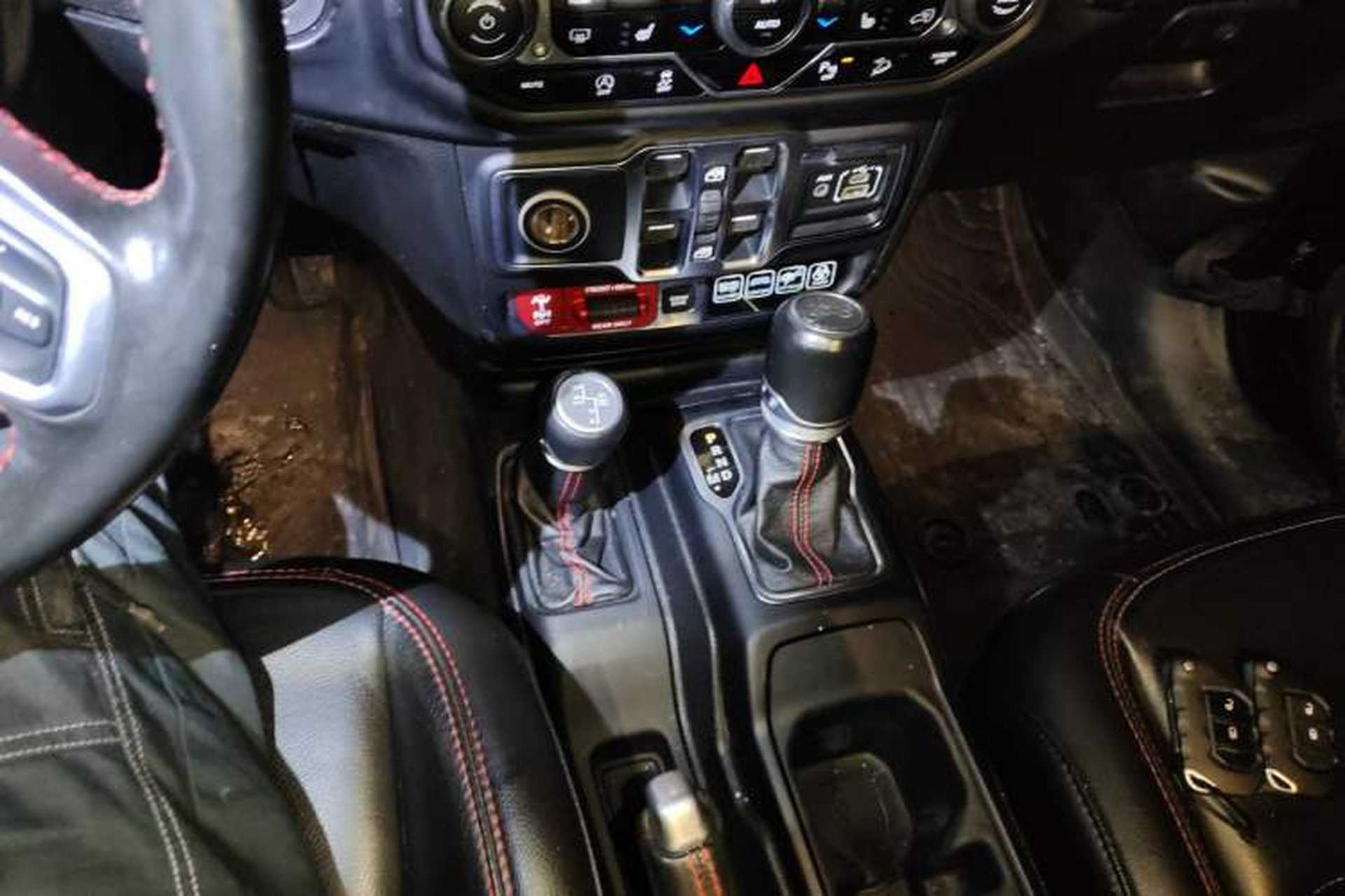 Used Jeep Wrangler 2019 2.0T Rubicon Four-Door Version China V Emission Standard Gear Lever
