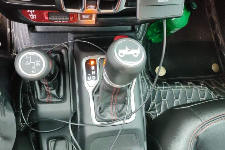 Used Jeep Wrangler 2019 2.0T Rubicon Four-Door Version China VI Emission Standard Gear Lever