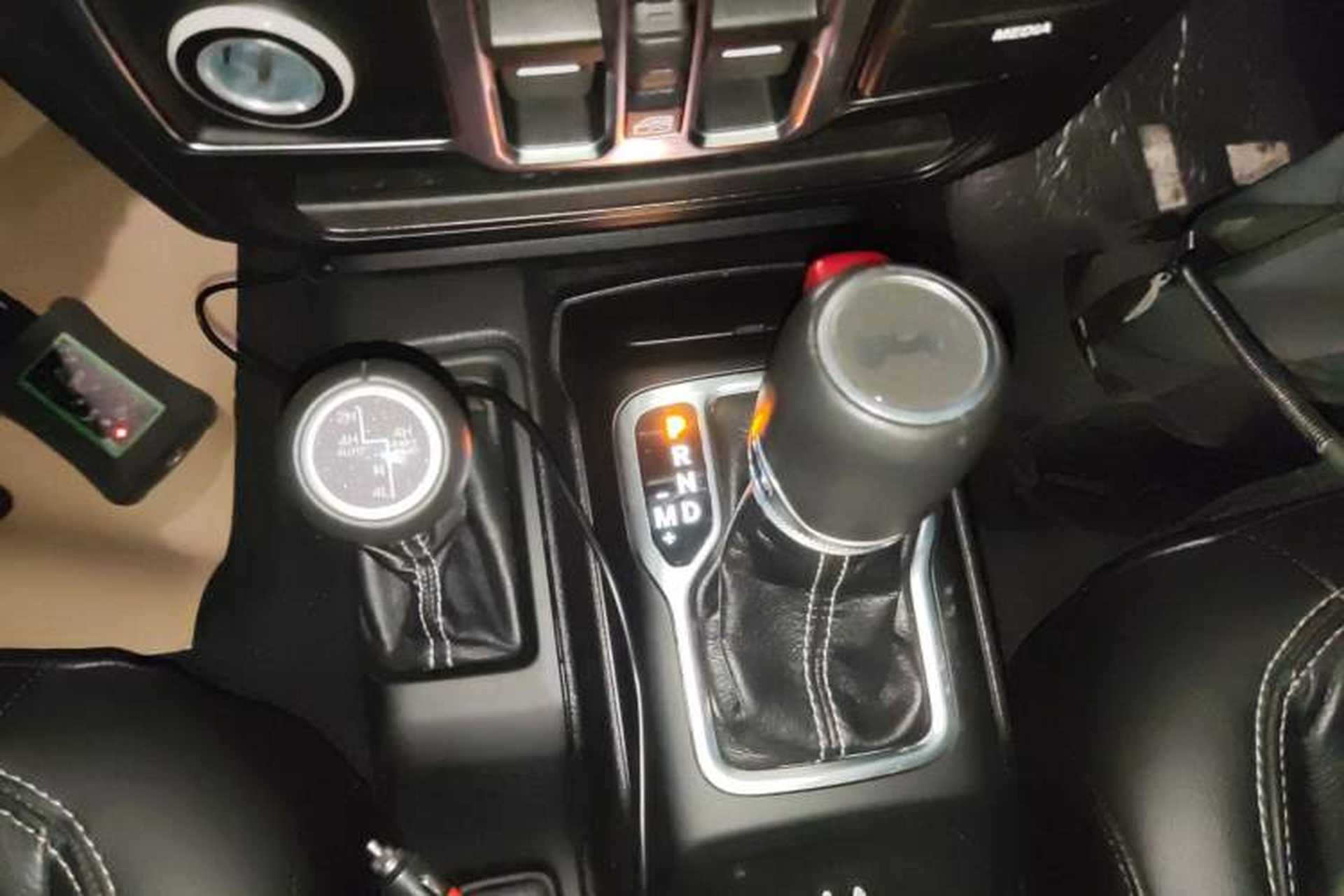 Used Jeep Wrangler 2019 2.0T Sahara Four-Door Version China VI Emission Standard Gear Lever