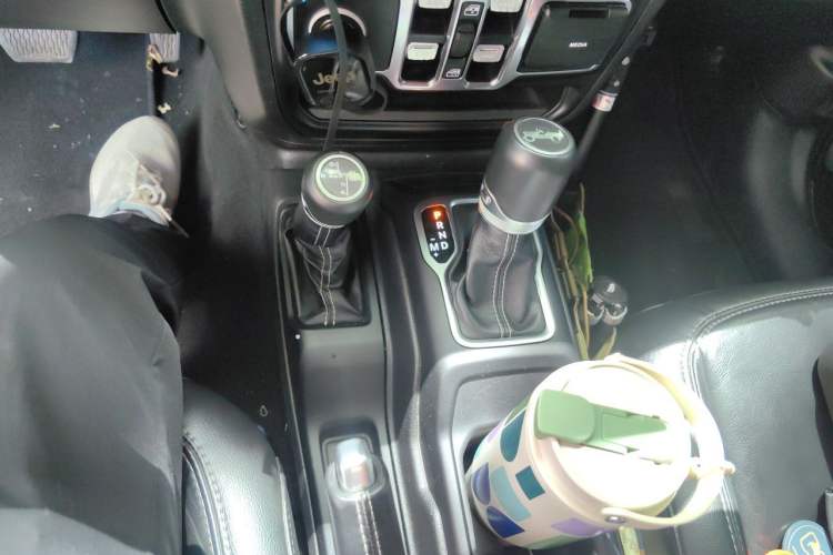 Used Jeep Wrangler 2019 2.0T Sahara 4-Door Version China V Standard Gear Lever