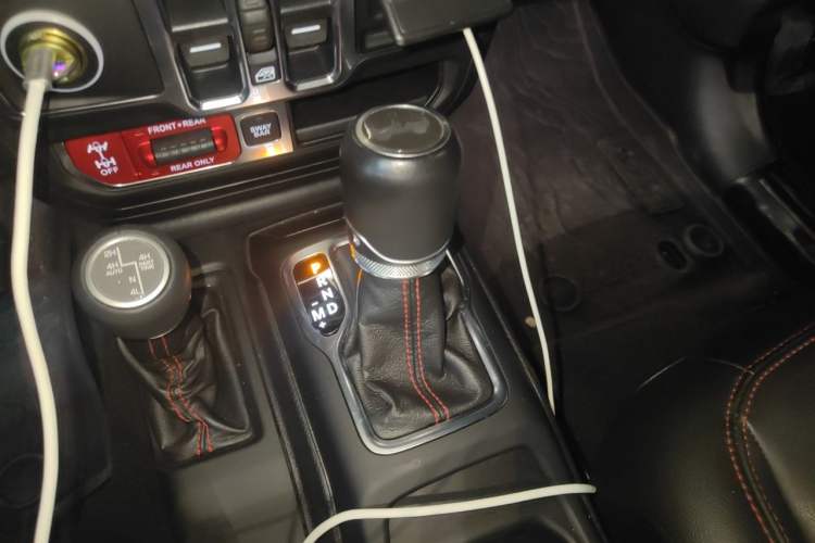 Used Jeep Wrangler 2019 2.0T Rubicon Four-Door Version China VI Emission Standard Gear Lever
