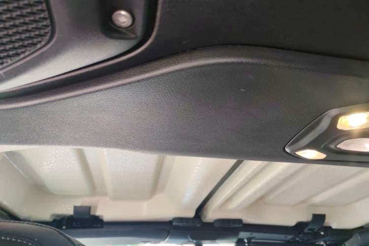 Used Jeep Wrangler 2019 2.0T Sahara Four-Door Version China VI Emission Standard Headliner