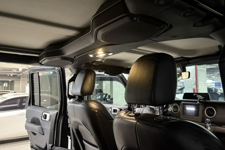 Used Jeep Wrangler 2019 2.0T Sahara Four-Door Version China VI Emission Standard Headliner