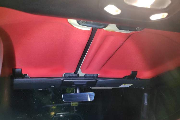 Used Jeep Wrangler 2019 2.0T Rubicon Four-Door Version China V Emission Standard Headliner