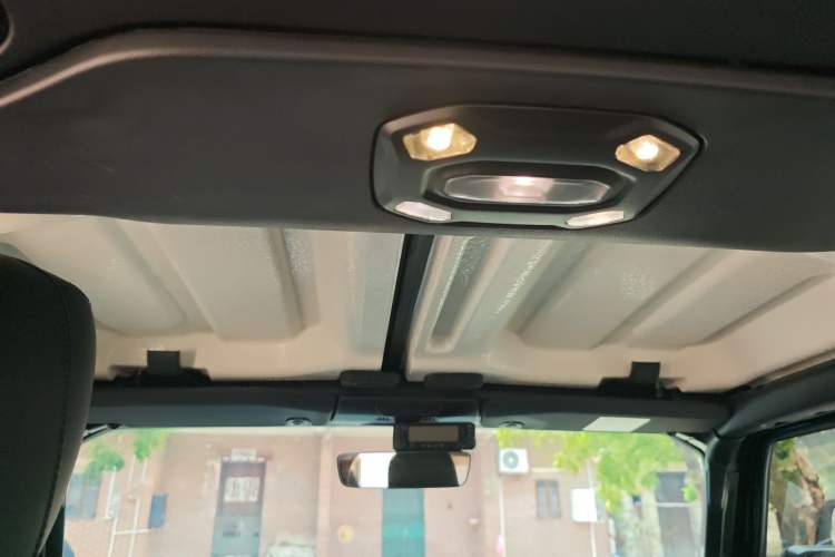 Used Jeep Wrangler 2019 2.0T Sahara Four-Door Version China VI Emission Standard Headliner