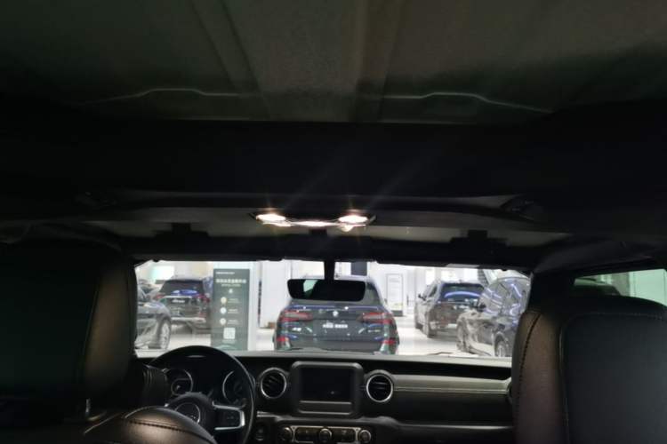 Used Jeep Wrangler 2019 2.0T Sahara Four-Door Version China VI Emission Standard Headliner