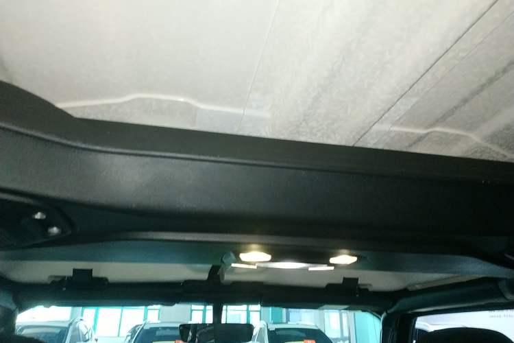 Used Jeep Wrangler 2019 2.0T Rubicon Four-Door Version China VI Emission Standard Headliner