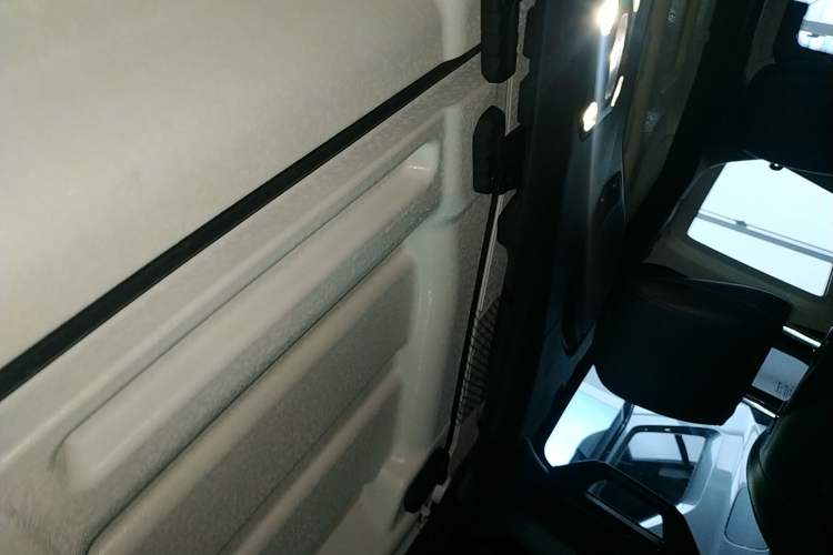 Used Jeep Wrangler 2019 2.0T Sahara Four-Door Version China VI Emission Standard Headliner