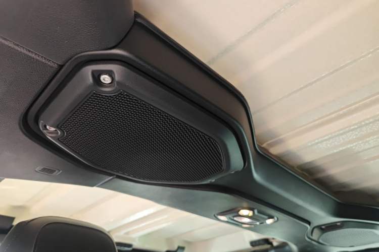 Used Jeep Wrangler 2019 2.0T Sahara Four-Door Version China VI Emission Standard Headliner