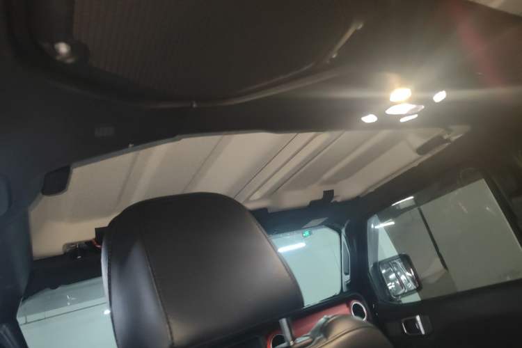 Used Jeep Wrangler 2019 2.0T Rubicon Four-Door Version China VI Emission Standard Headliner