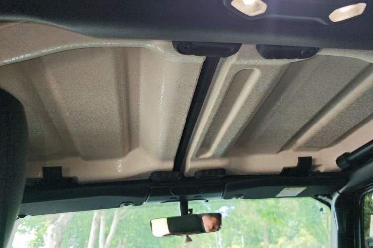 Used Jeep Wrangler 2019 2.0T Sahara Four-Door Version China VI Emission Standard Headliner