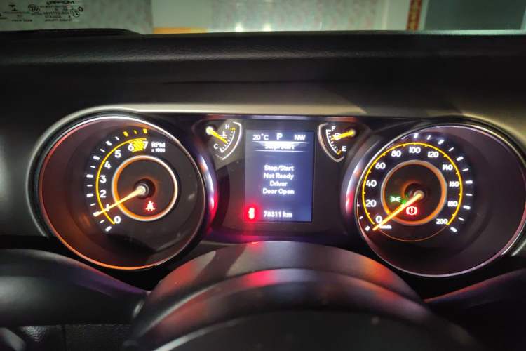 Used Jeep Wrangler 2019 2.0T automatic four-door hardtop parallel imported vehicle Instrument Cluster