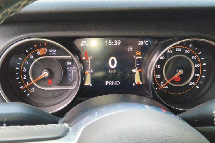 Used Jeep Wrangler 2019 2.0T Sahara Four-Door Electric Convertible China VI Emission Standard Instrument Cluster