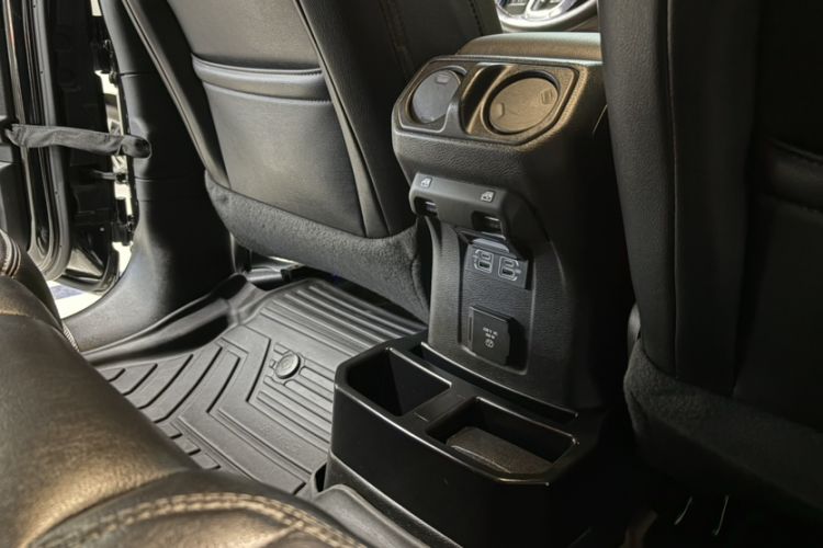 Used Jeep Wrangler 2019 2.0T Sahara Four-Door Version China VI Emission Standard Interior 1