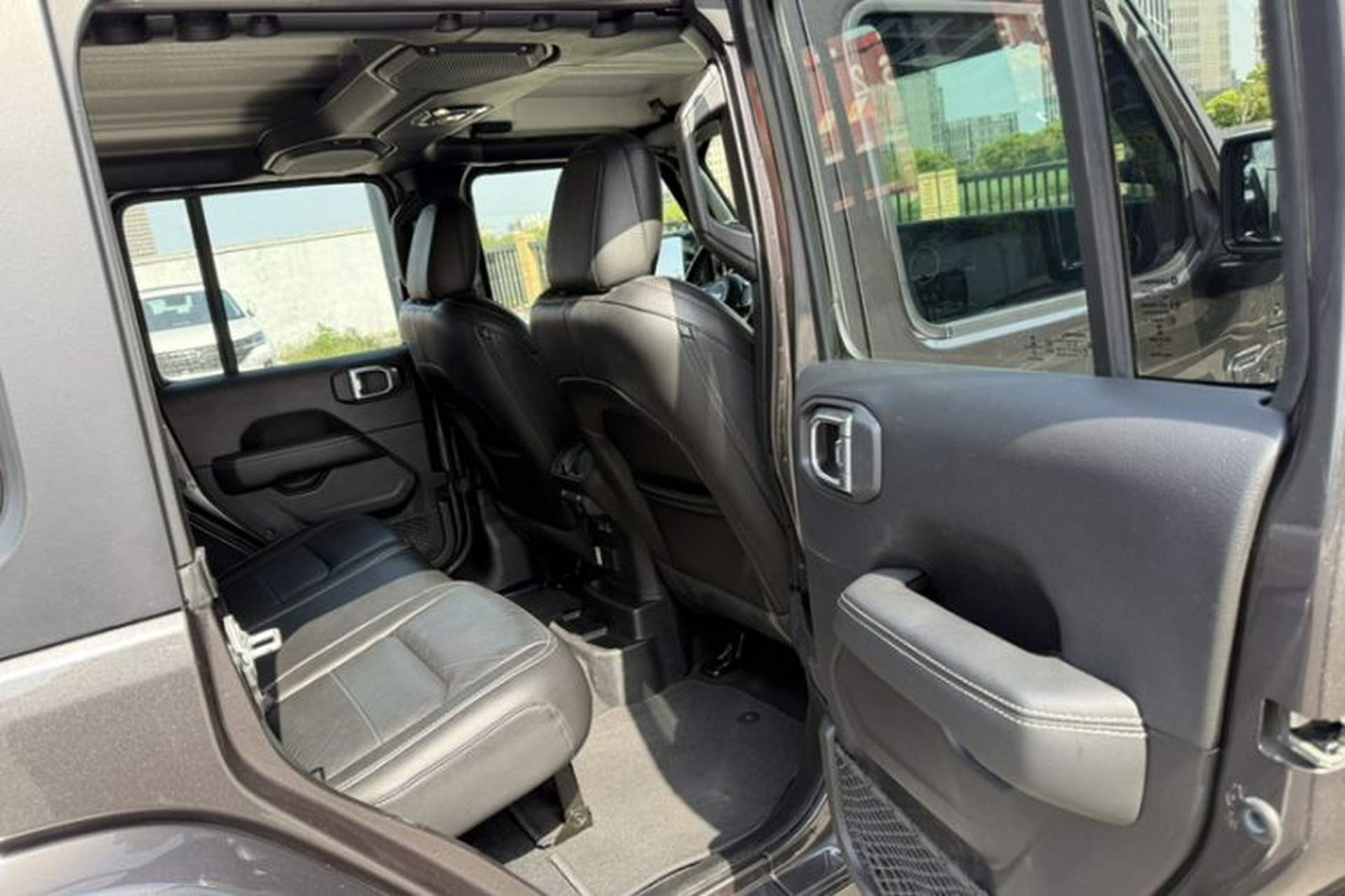 Used Jeep Wrangler 2019 2.0T Sahara Four-Door Version China VI Emission Standard Interior 10