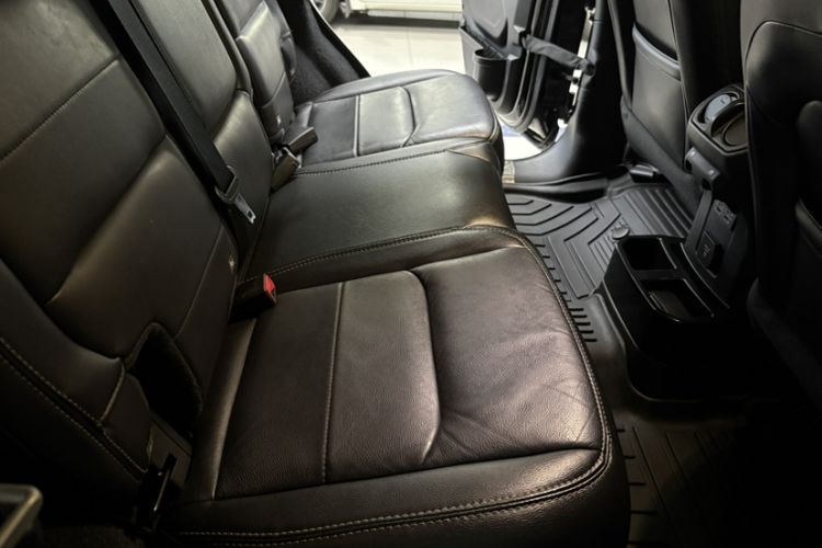 Used Jeep Wrangler 2019 2.0T Sahara Four-Door Version China VI Emission Standard Interior 11