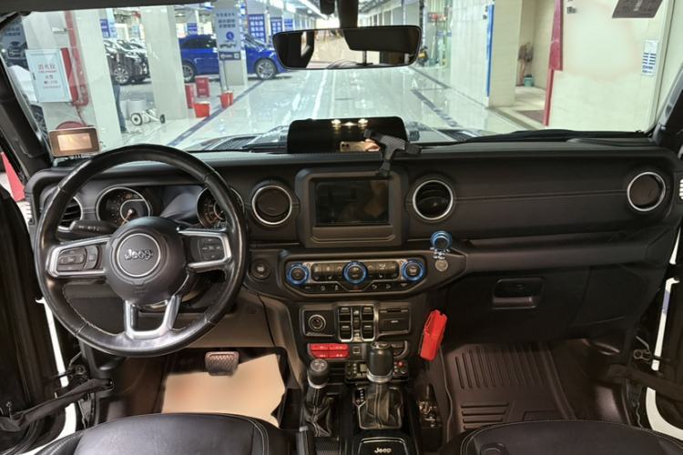 Used Jeep Wrangler 2019 2.0T Sahara Four-Door Version China VI Emission Standard Interior 12