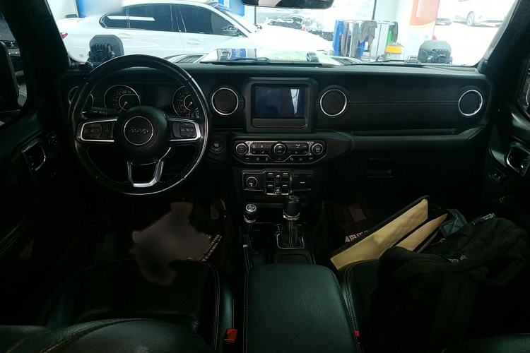 Used Jeep Wrangler 2019 2.0T Sahara Four-Door Version China VI Emission Standard Interior 2