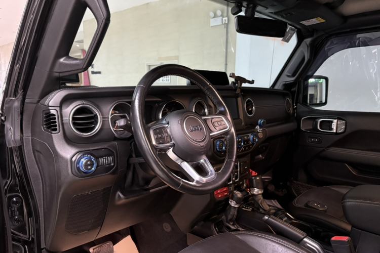 Used Jeep Wrangler 2019 2.0T Sahara Four-Door Version China VI Emission Standard Interior 3