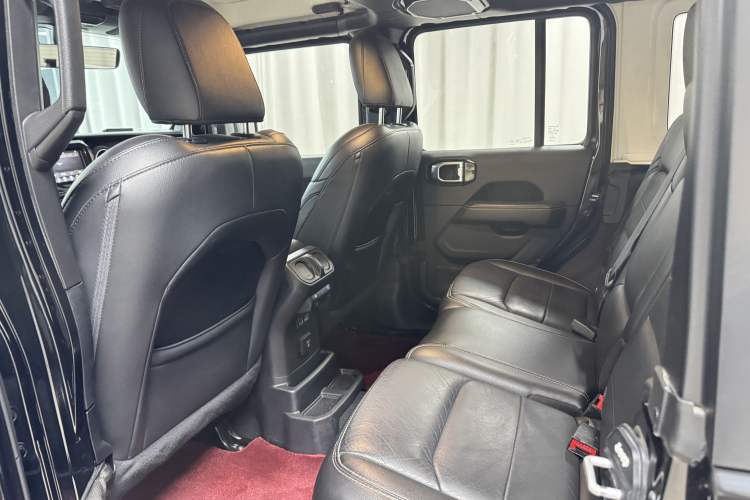Used Jeep Wrangler 2019 2.0T Sahara 4-Door Version China V Standard Interior 3